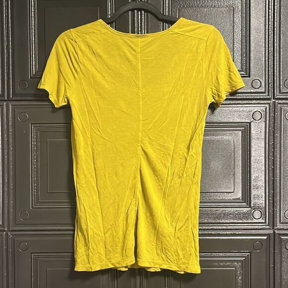 Banana Republic T shirt - Picture 2 of 3